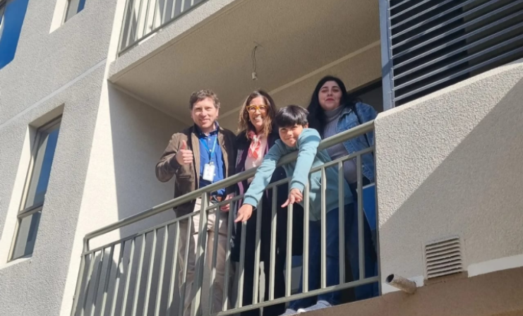 Céntrico condominio con locales comerciales entregó el MINVU a 180 familias de Quillota