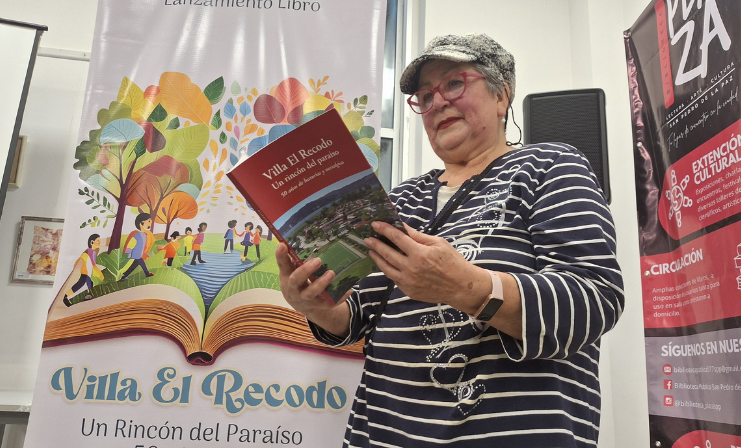 Adultos mayores crean libro conmemorando los 50 años de su barrio