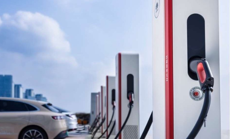 Huawei lanza cargadores ultra rápidos "Fusion Charge" en Bolivia para impulsar la electrificación del transporte