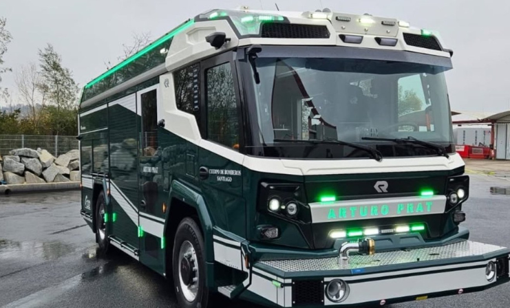 Bomberos de Santiago recibirán primer carro bomba eléctrico de Latinoamérica