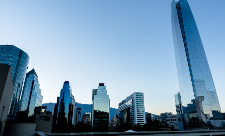 Vacancia de oficinas cae un 9,6%: repunte del mercado impulsa nuevos desarrollos en Santiago