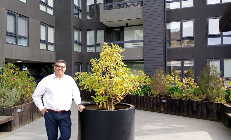 Un hospital en construcción y una ciudad que empieza a cambiar