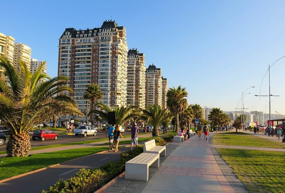 Temporada de verano: Las mejores zonas para invertir en renta corta en Chile