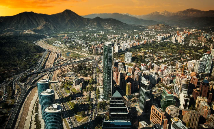 El 80% de las manzanas de Santiago mantiene un solo uso de suelo y limita el desarrollo de barrios más integrados