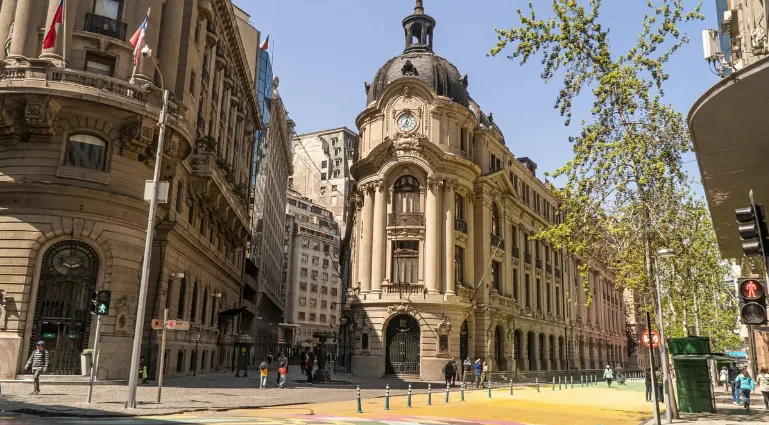 Santiago Centro cambia de rostro: restaurantes, cafeterías y servicios lideran la nueva reactivación comercial