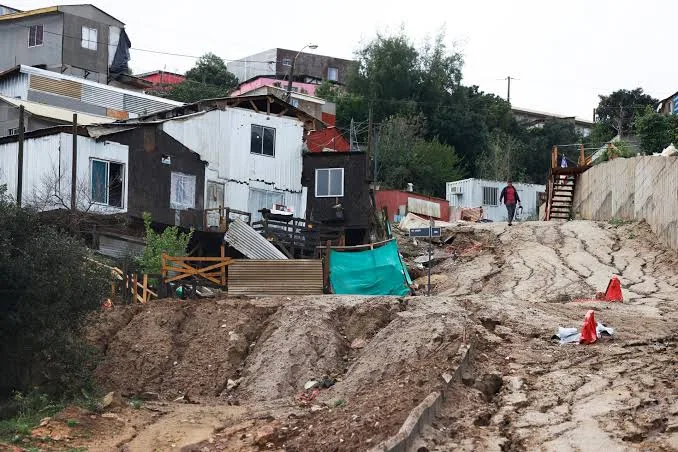 Sistema frontal deja 100 viviendas destruidas y más de 3.400 damnificados: reconstrucción vuelve al centro del debate