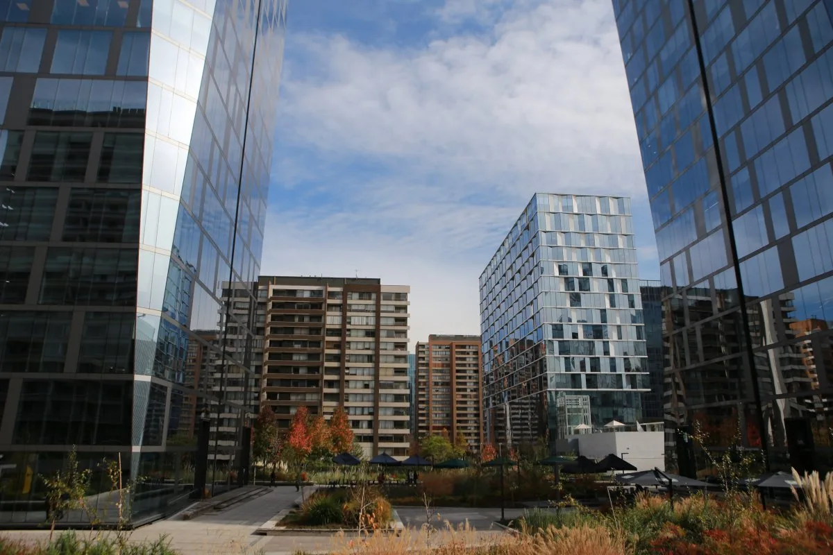 El Golf y Nueva Las Condes consolidan su liderazgo como polo de oficinas Clase A en Santiago