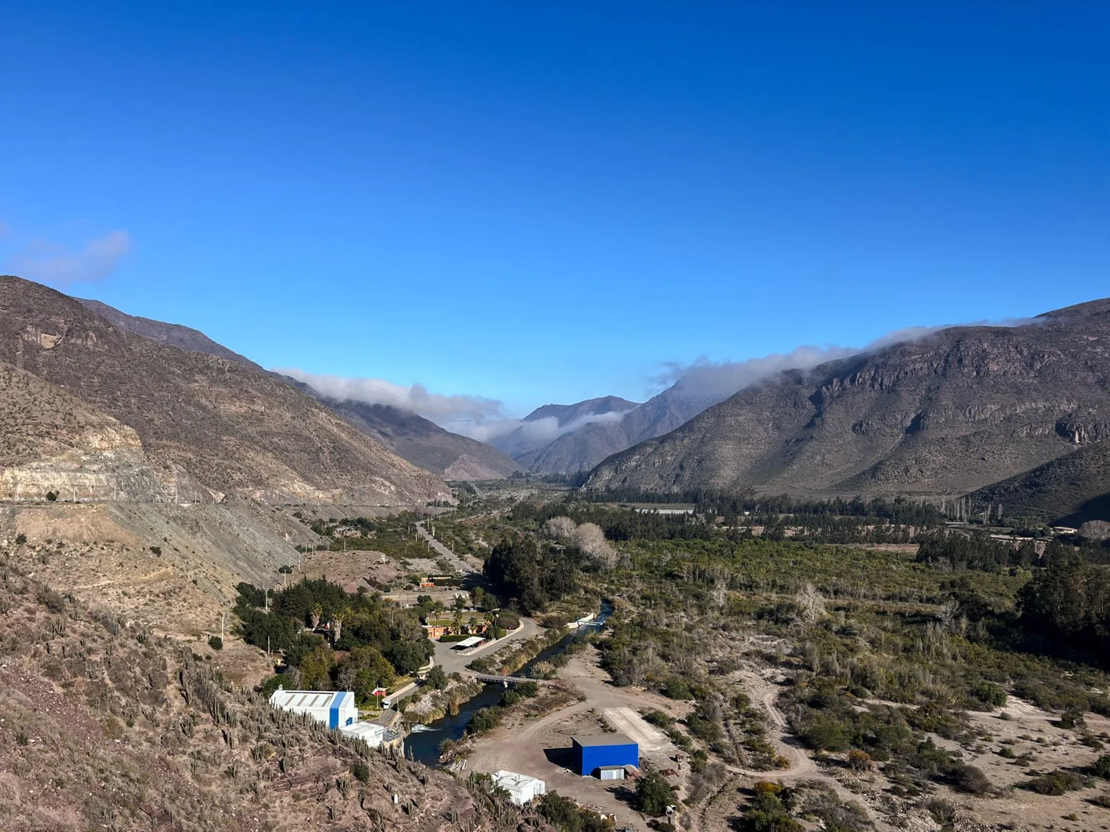 Especialistas recomiendan incorporar la gestión del agua desde el diseño para construir con mayor seguridad en laderas