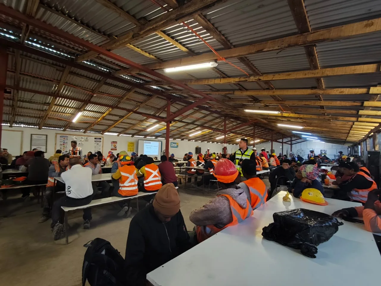 Expertos llaman a poner al capital humano en el centro de la construcción sostenible