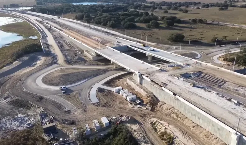 Florida prueba carretera que carga autos eléctricos en movimiento y sin cables
